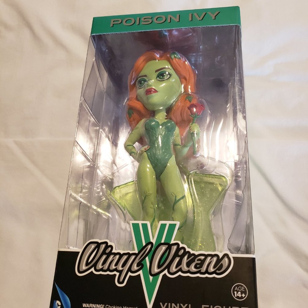 Viynyl Vixen Poison Ivy - Picture 2 of 4